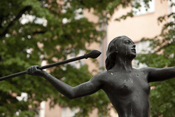Luna statue