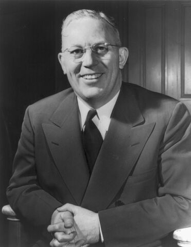 File:Earl Warren Portrait, half figure, seated, facing front, as Governor.jpg