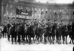 Парад на Дворцовой площаде 1922 (МРГ)