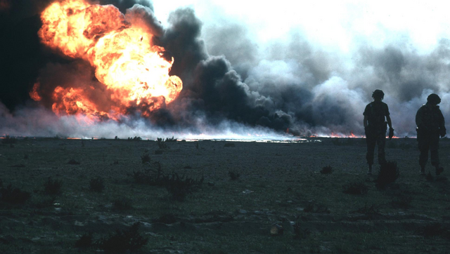File:Kuwait burn oilfield.png