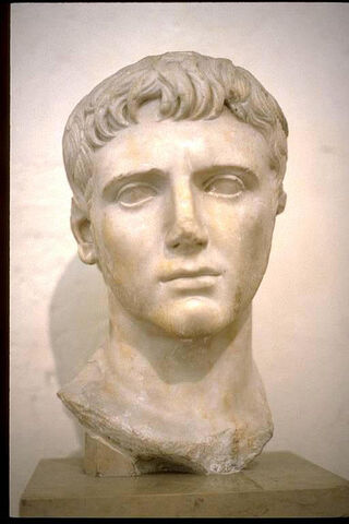 File:Augustus Arles Bust.jpg