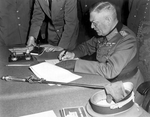 File:Wilhelm Keitel Kapitulation.jpg