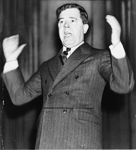 File:HueyPLongGesture.jpg