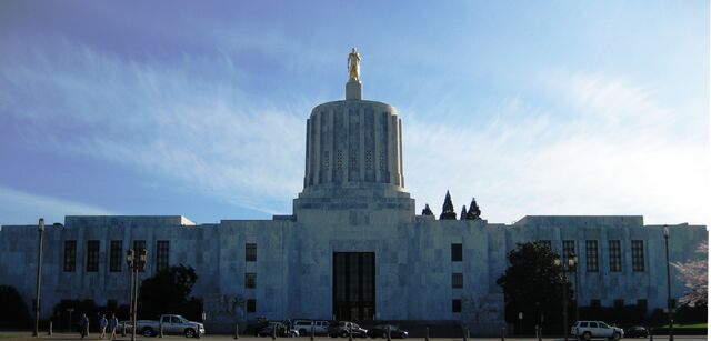 File:83DD - OregonCapitol.jpg