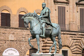 Cosimo de Medici statue