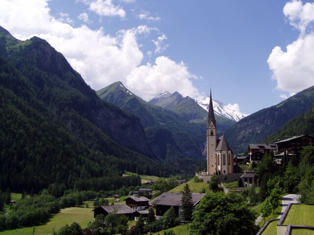 File:Grossglockner heilingenblut vue.jpg