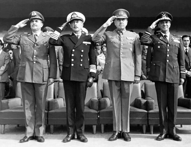 File:3 Comandantes Fuerzas Chilenas + General de Carabineros.jpg