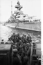 Bundesarchiv Bild 101I-757-0038N-11A, Norwegen, Schwerer Kreuzer