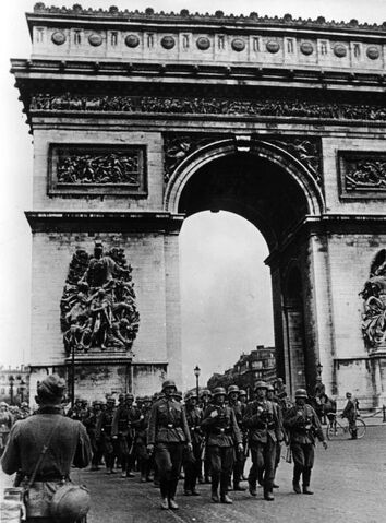 File:Bundesarchiv Bild 101I-126-0347-09A, Paris, Deutsche Truppen am Arc de Triomphe.jpg