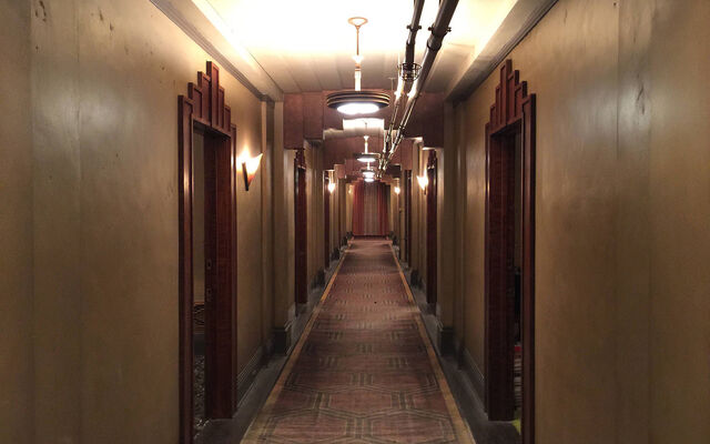 Arquivo:Hallways.jpg