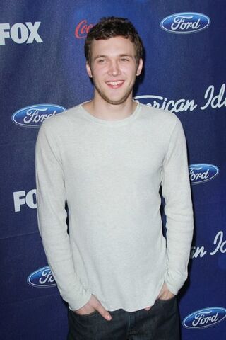 File:Phillip Phillips-AES-064851.jpg