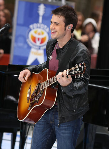 File:Kris+Allen+Kris+Allen+Adam+Lambert+TODAY+Show+GNJd KfkjmWx.jpg