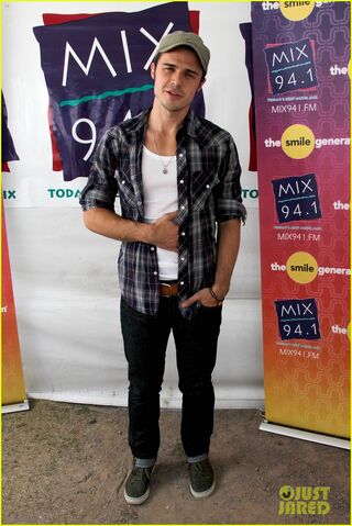 File:Kris-allen-petapalooza-performer-15.jpg
