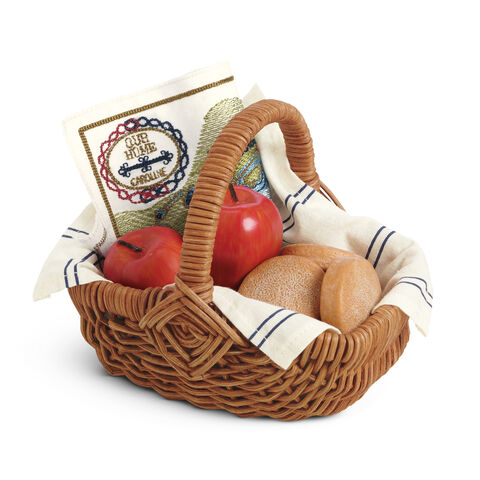 File:CarolineTravelBasket.jpg
