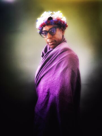 File:Orlando jones flower crown.jpg