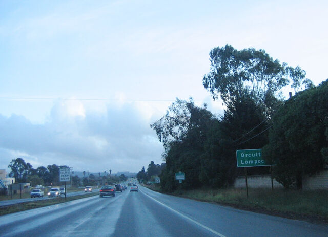 File:Ca-135 sb broadway 35.jpg