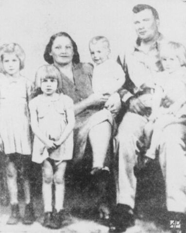 File:Carl Dalrymple and family.jpg