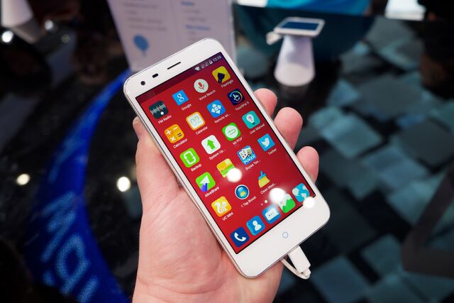 File:ZTE Blade S6 Plus.jpg