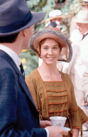 File:Anne 3 coffee.jpg