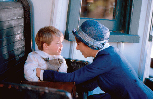 File:Anne and dominic at station.jpg
