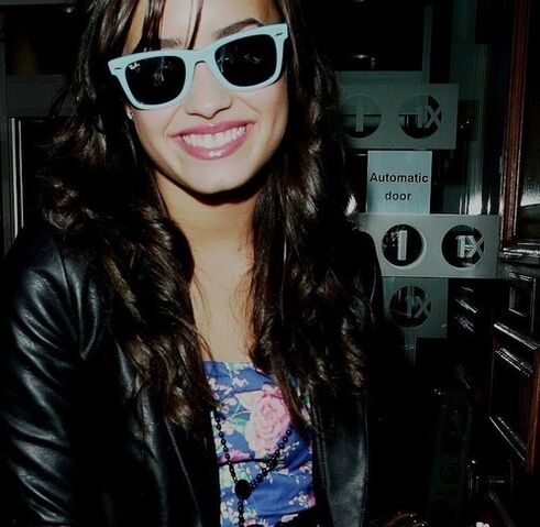 File:Tumblr m88srmgVyG1r35g2eo2 500.jpg