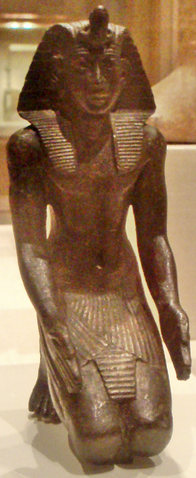 Файл:Necho-KnellingStatue BrooklynMuseum.png