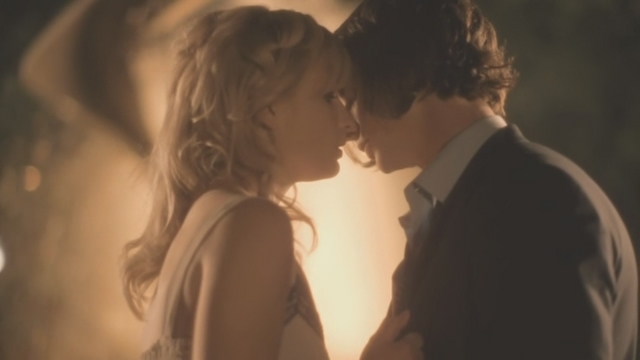 File:Fountainkiss.png