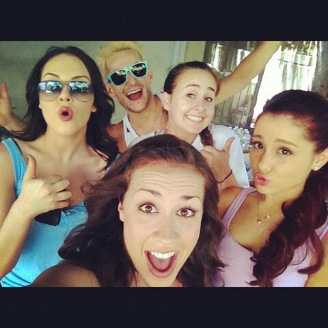 File:FrankieLizAlexaColleenAriana.jpg