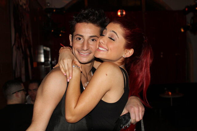 File:Ariana-red-hair-hugging-frankie-grande.jpg