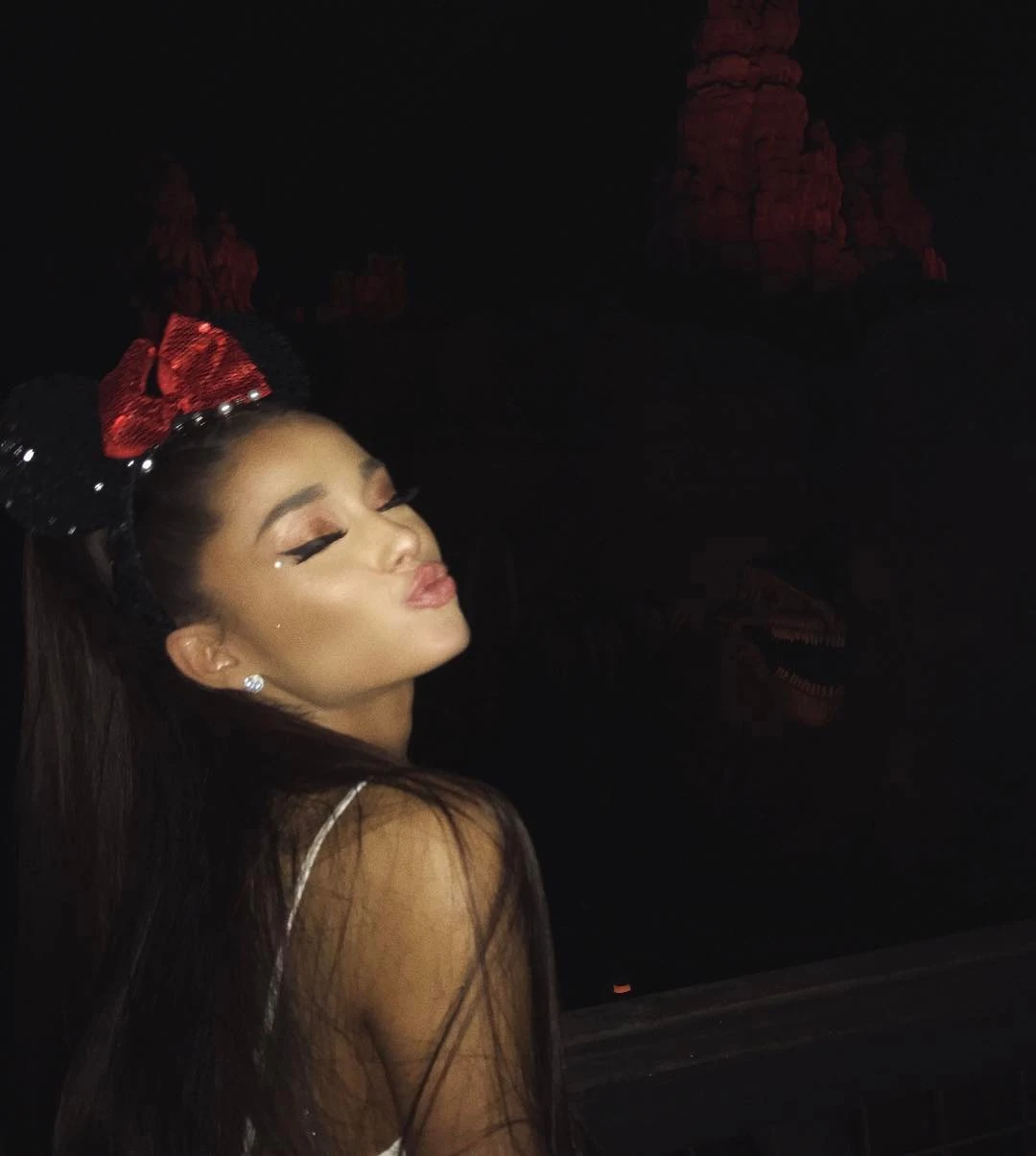 WHAT HAPPENED IN 2017 WITH ARIANA GRANDE visual data 6