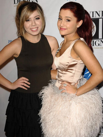 File:Jennette-and-ariana.jpg