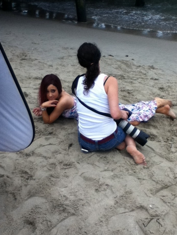 File:Ariana at the beach.png