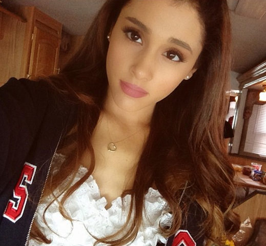 File:Arianagrande.png