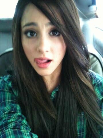 File:Ariana-3-ariana-grande-26286269-800-1067.jpg