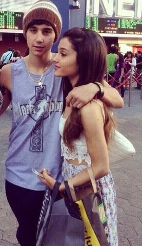 File:Ariana-grande-jai-brooks-13.jpg