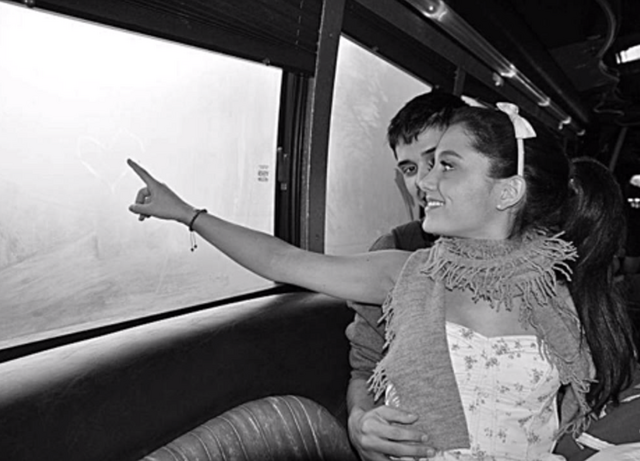 File:Ariana-Jordan-heart-on-window.png