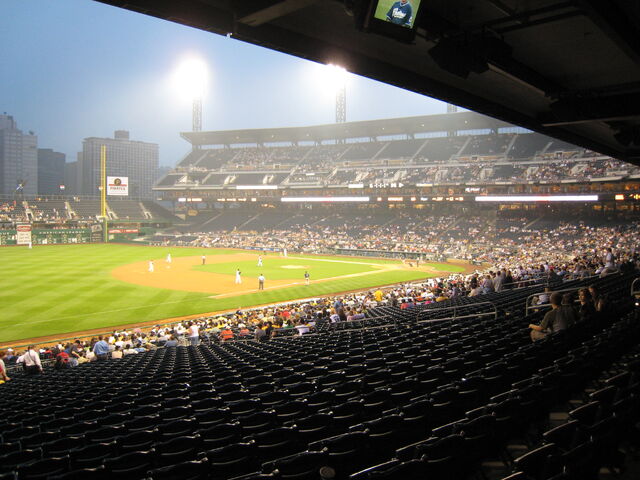 File:PNC Park-1195673747-800.jpg
