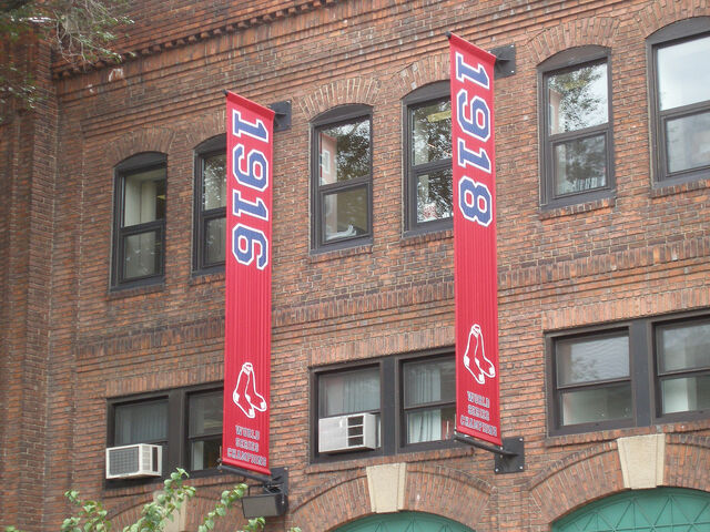 File:Fenway Park-1195665933-415.jpg