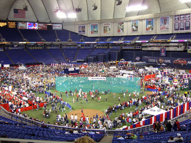 File:Metrodome-1195667259-906.jpg