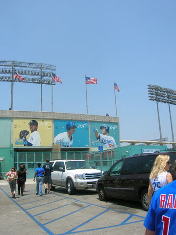File:Dodger Stadium-1195663782-724.jpg