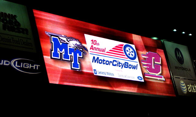 File:Motor City Bowl-1199058871-593.jpg