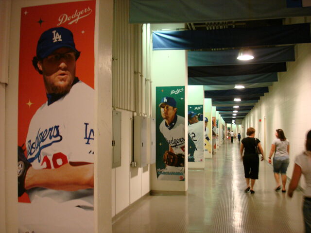 File:Dodger Stadium-1195663787-613.jpg