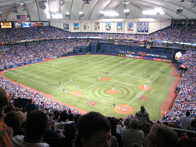 File:Metrodome-1195667238-642.jpg
