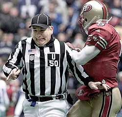 File:DAL referee 1230.jpg