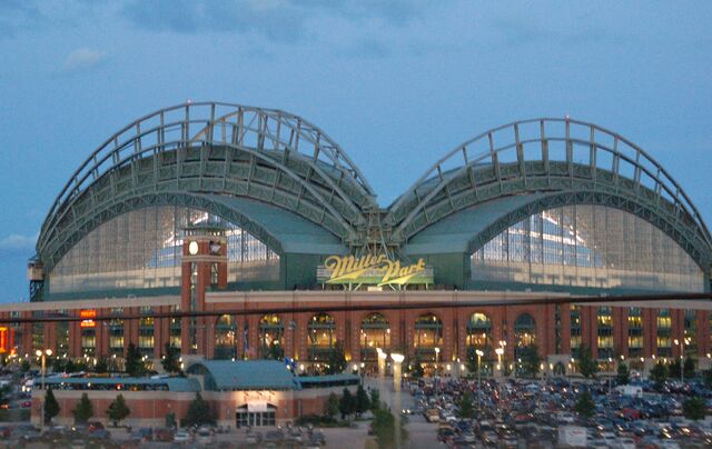File:Miller Park-1195620263-995.jpg