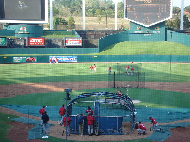 File:Kauffman Stadium-1195669752-108.jpg