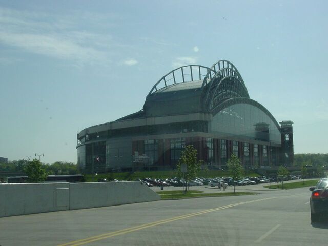 File:Milwaukee Brewers-1199122161-326.jpg