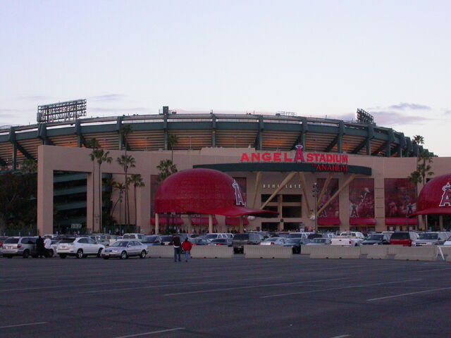 File:Angel Stadium-1195658160-584.jpg