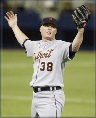File:Jeremyhandsup.jpg