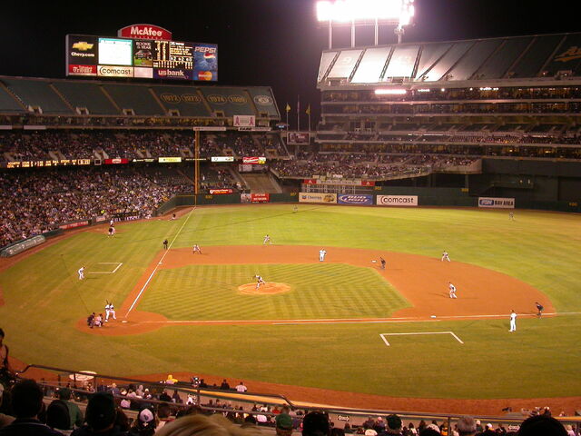 File:McAfee Coliseum-1195670333-979.jpg
